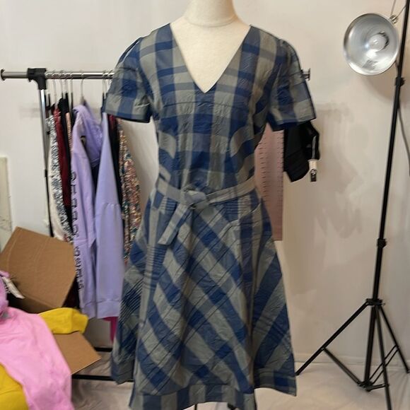 NWT Club Monaco Plaid Seamed V-Neck Dress size 6 - Picture 3 of 13